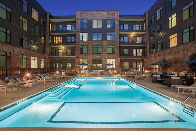 100 Park Apartments Swimming Pool