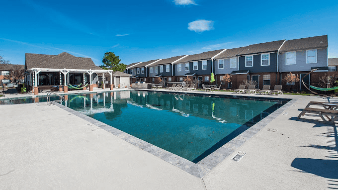 Parcside Townhomes Apartments Swimming Pool