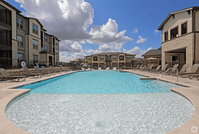 The Curve at Crescent Pointe Apartments Swimming Pool