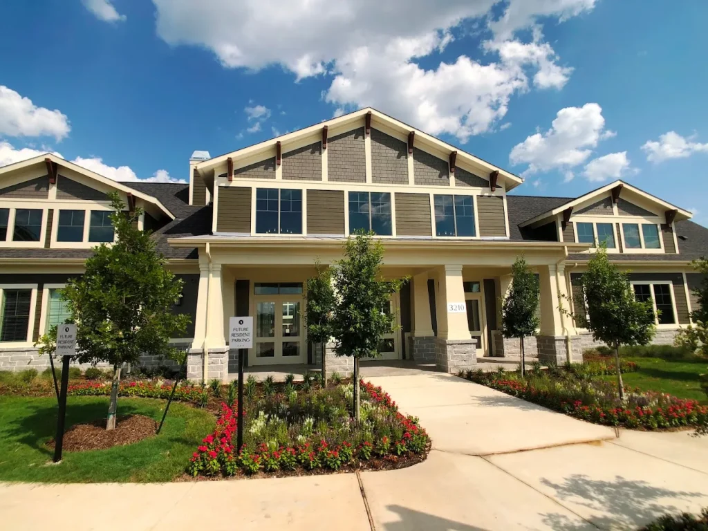 Oakwood Crossing Apartments 