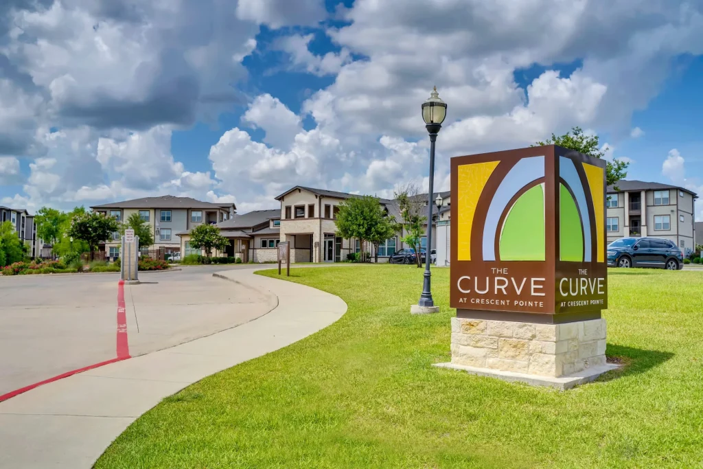 The Curve at Crescent Pointe Apartments with Jogging Trail
