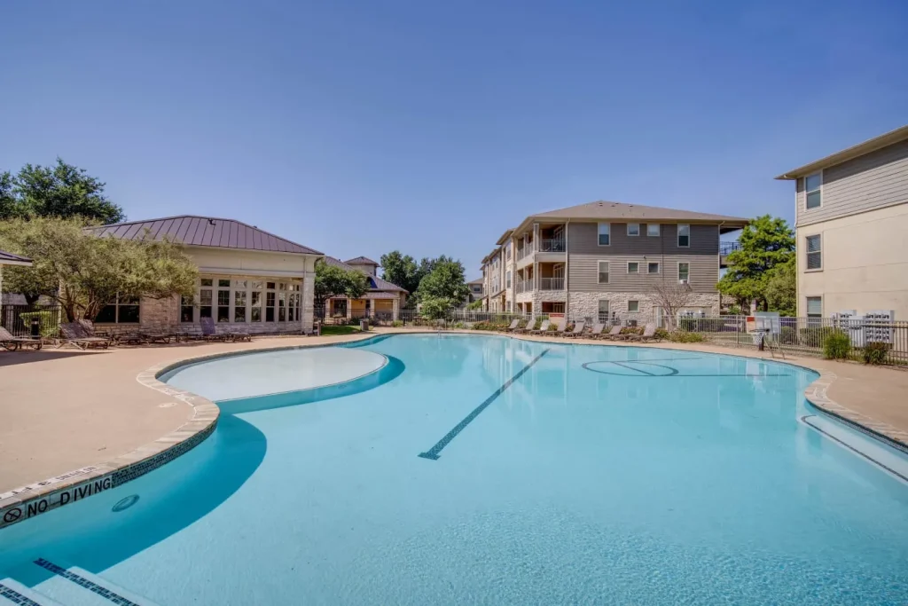 Crescent Pointe Apartments