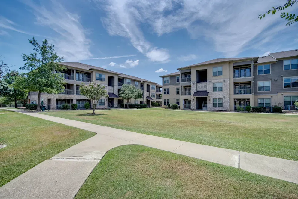Crescent Pointe Apartments