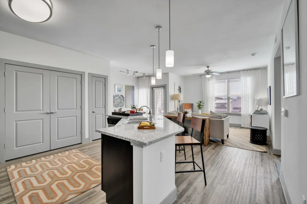 The Curve at Crescent Pointe Apartments with High Ceilings